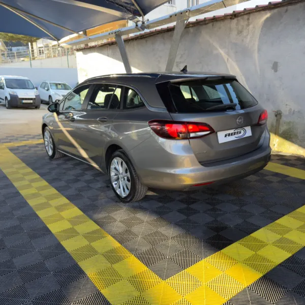 Opel Astra Sports Tourer 2