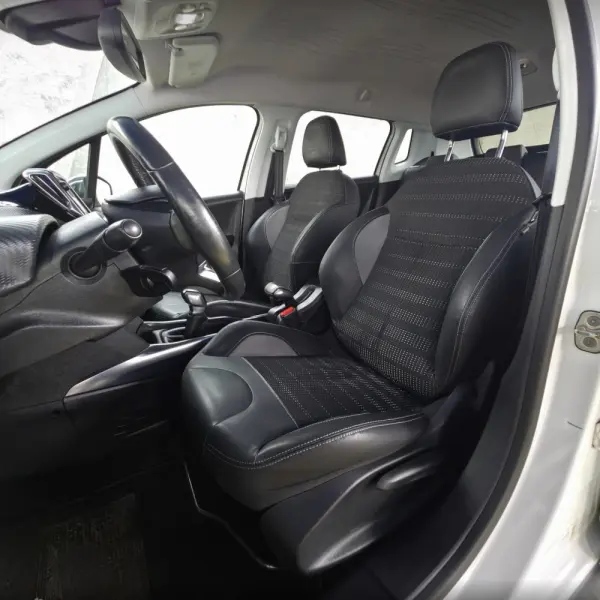 Peugeot 2008 1.2 PureTech Allure 12