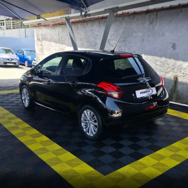 Peugeot 208 1.2 PureTech Style 4