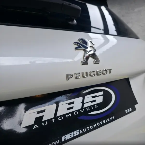 Peugeot 2008 1.2 PureTech Allure 11