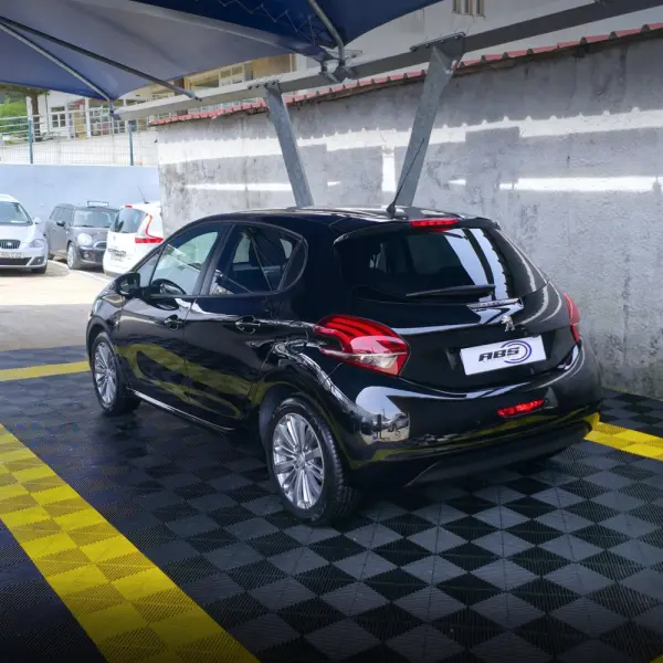 Peugeot 208 1.2 PureTech Style 4