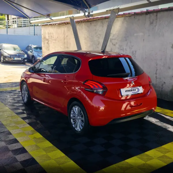 Peugeot 208 1.2 PureTech Style 4