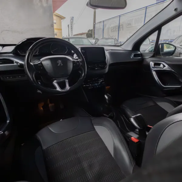Peugeot 2008 1.2 VTi Allure 11