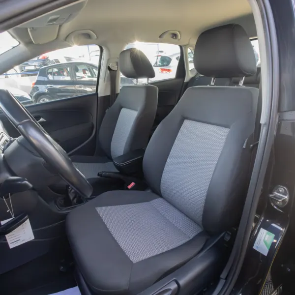 Volkswagen Polo 1.2 Confortline 14