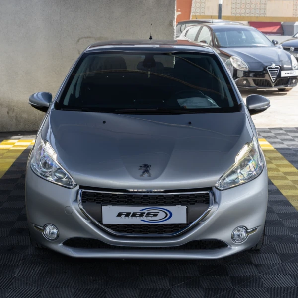 Peugeot 208 Allure 1.6 HDI 2