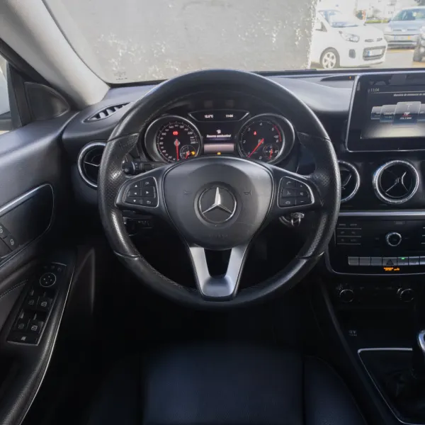 Mercedes-Benz CLA 180 14