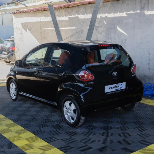 Toyota Aygo 1.0 Orange Edition 4