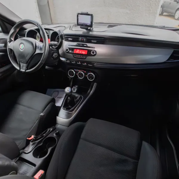 Alfa Romeo Giulietta 1.6 JTDm Veloce 9