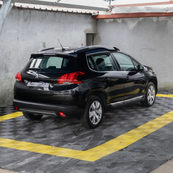 Peugeot 2008 1.2 VTi Allure 5