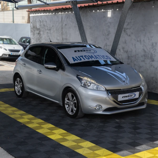 Peugeot 208 Allure 1.6 HDI 4
