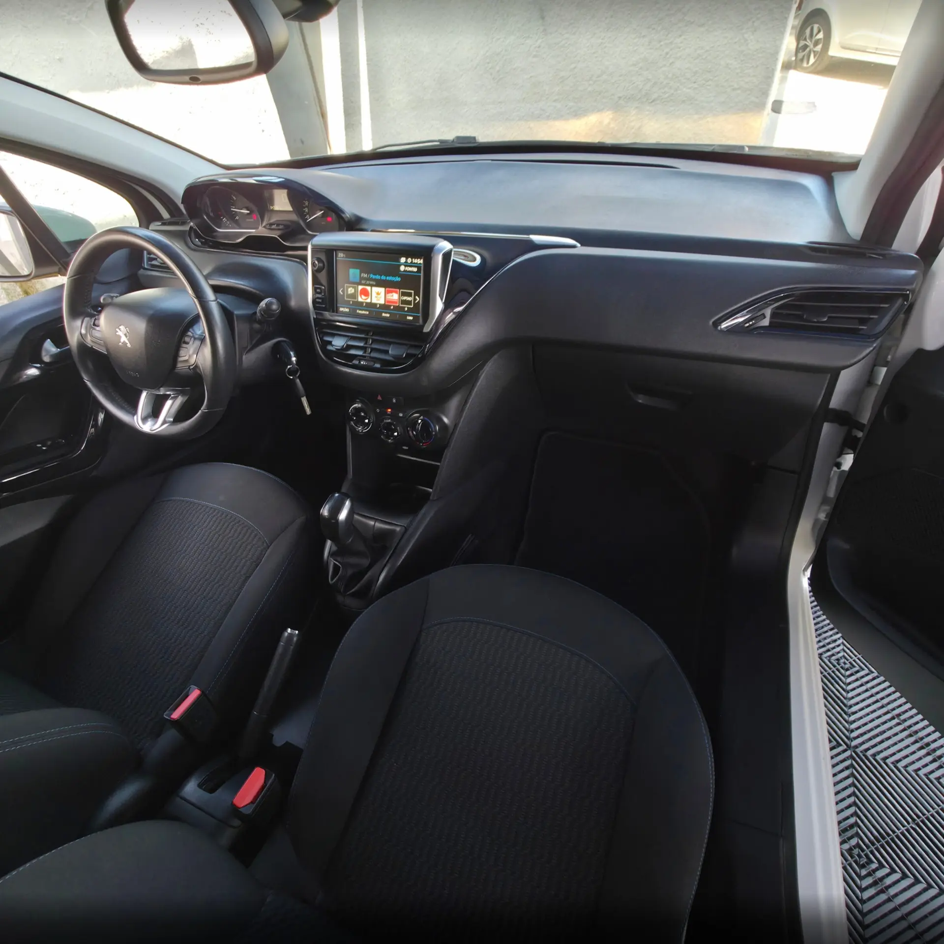 Peugeot 208 1.2 PureTech Signature 26