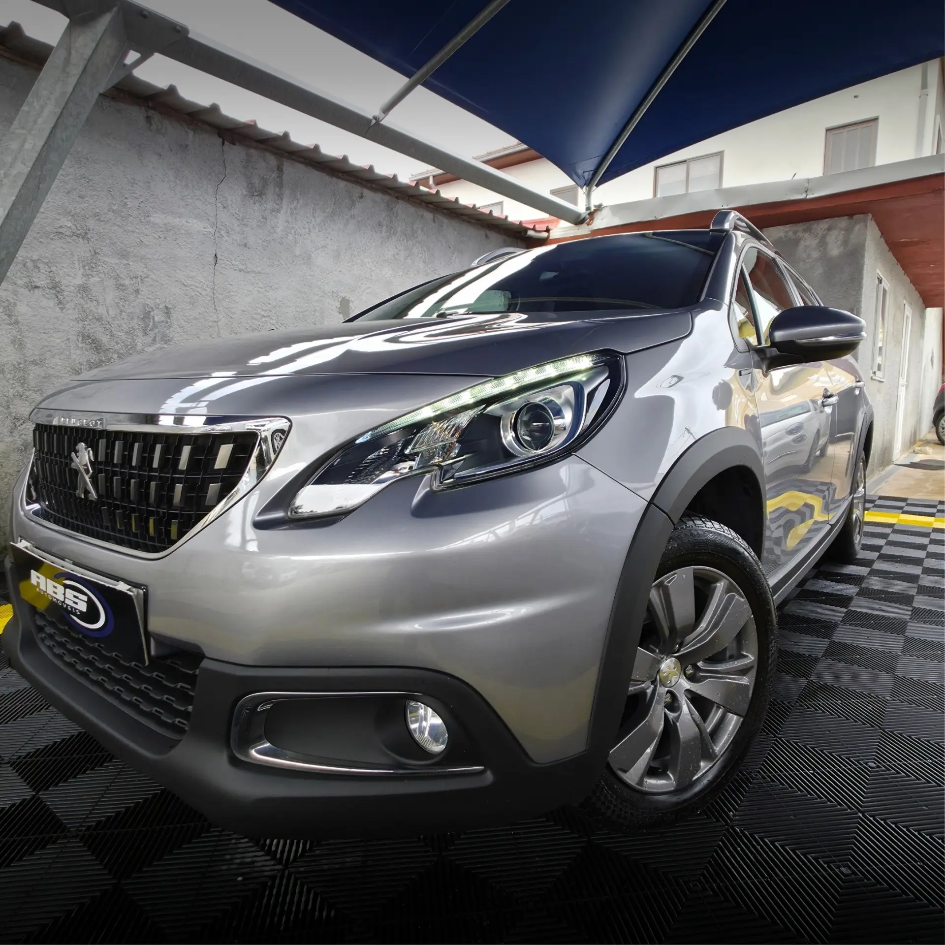 Peugeot 2008 1.2 PureTech Signature 4