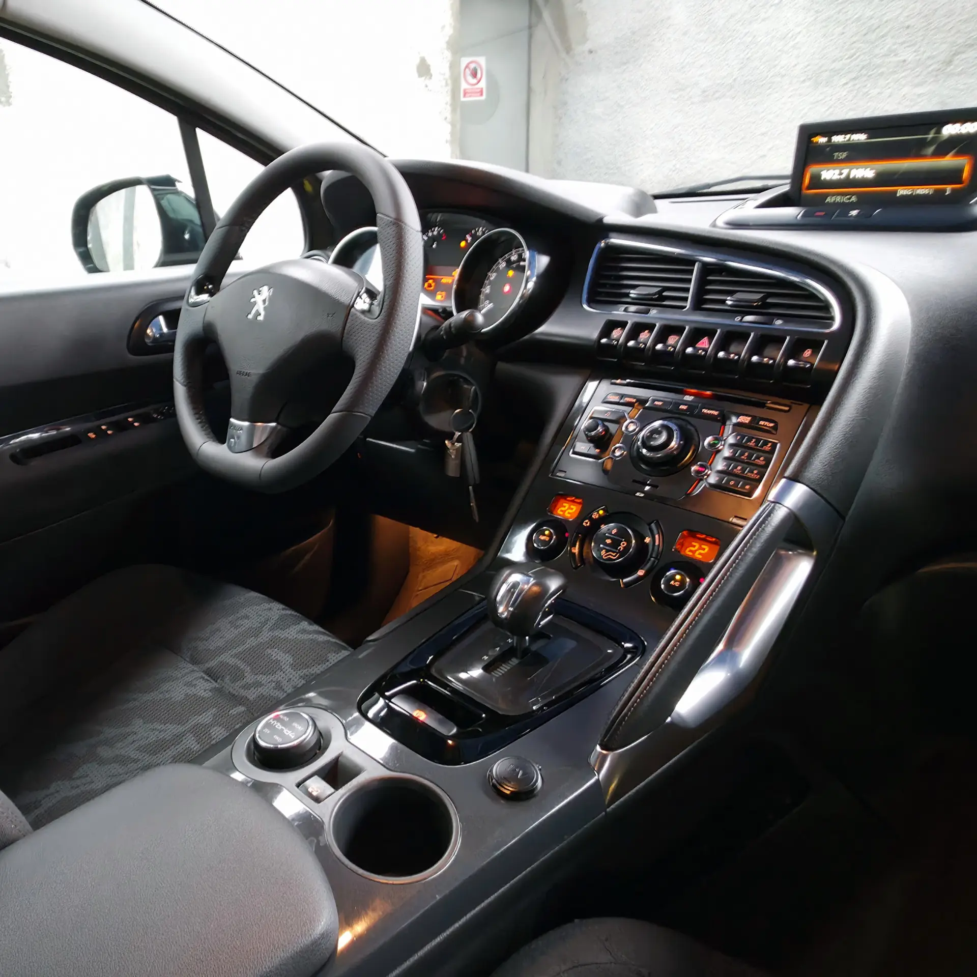 Peugeot 3008 2.0 HDi Hybrid4 85g 10