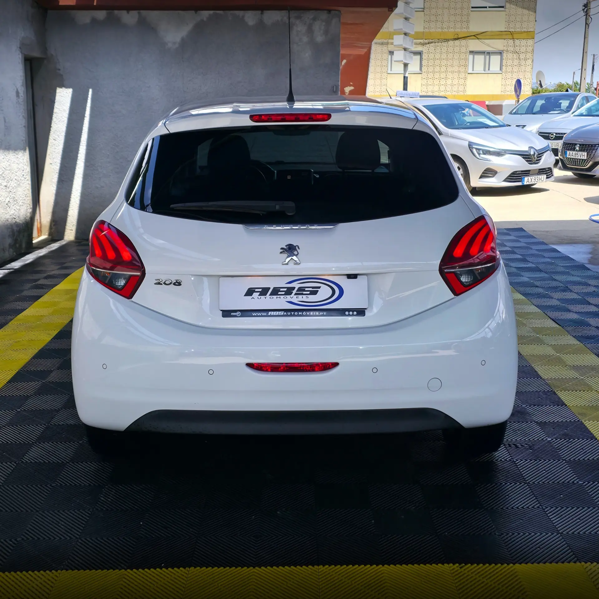 Peugeot 208 1.2 PureTech Signature 6