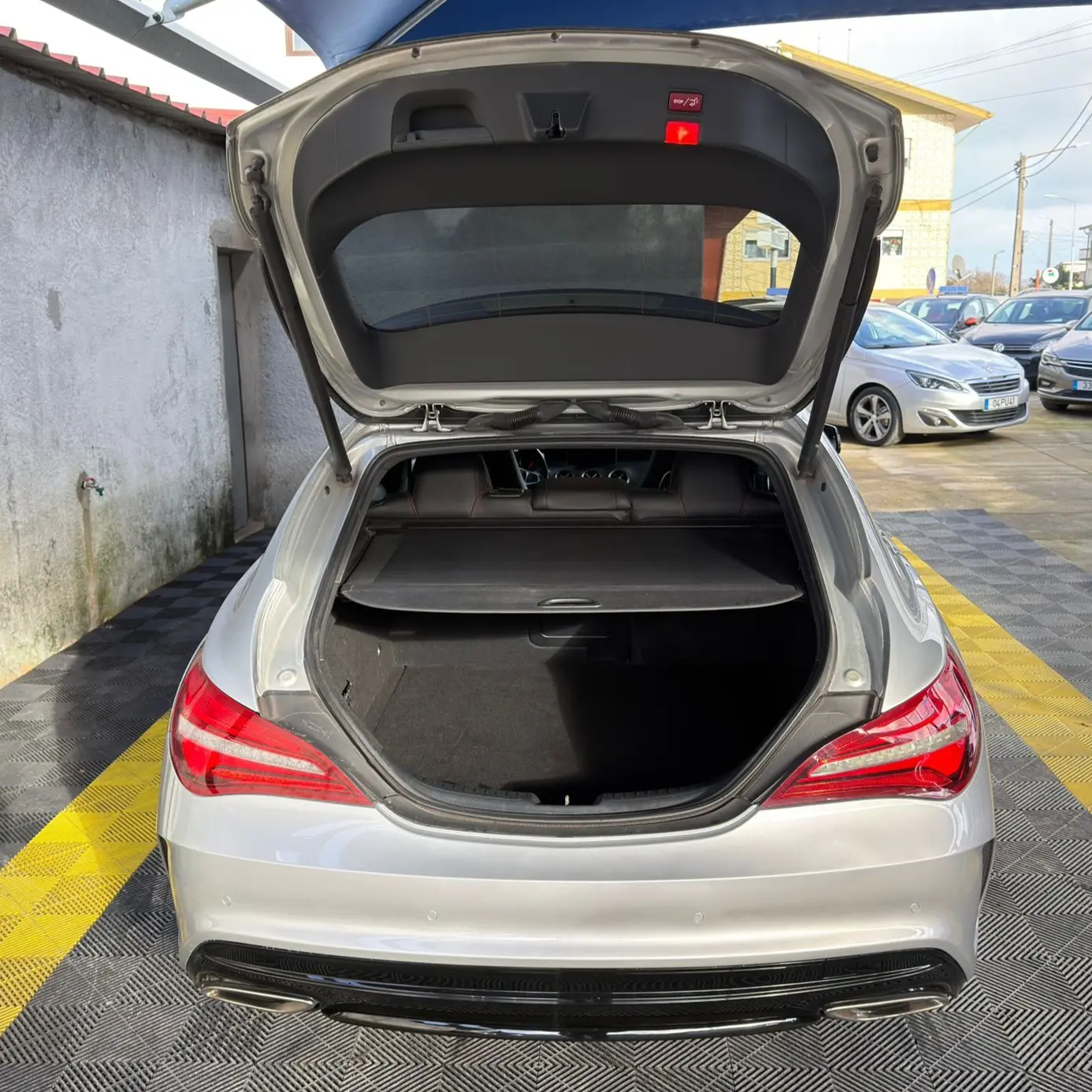 Mercedes-Benz CLA 200 d Shooting Brake AMG Line Aut. 19