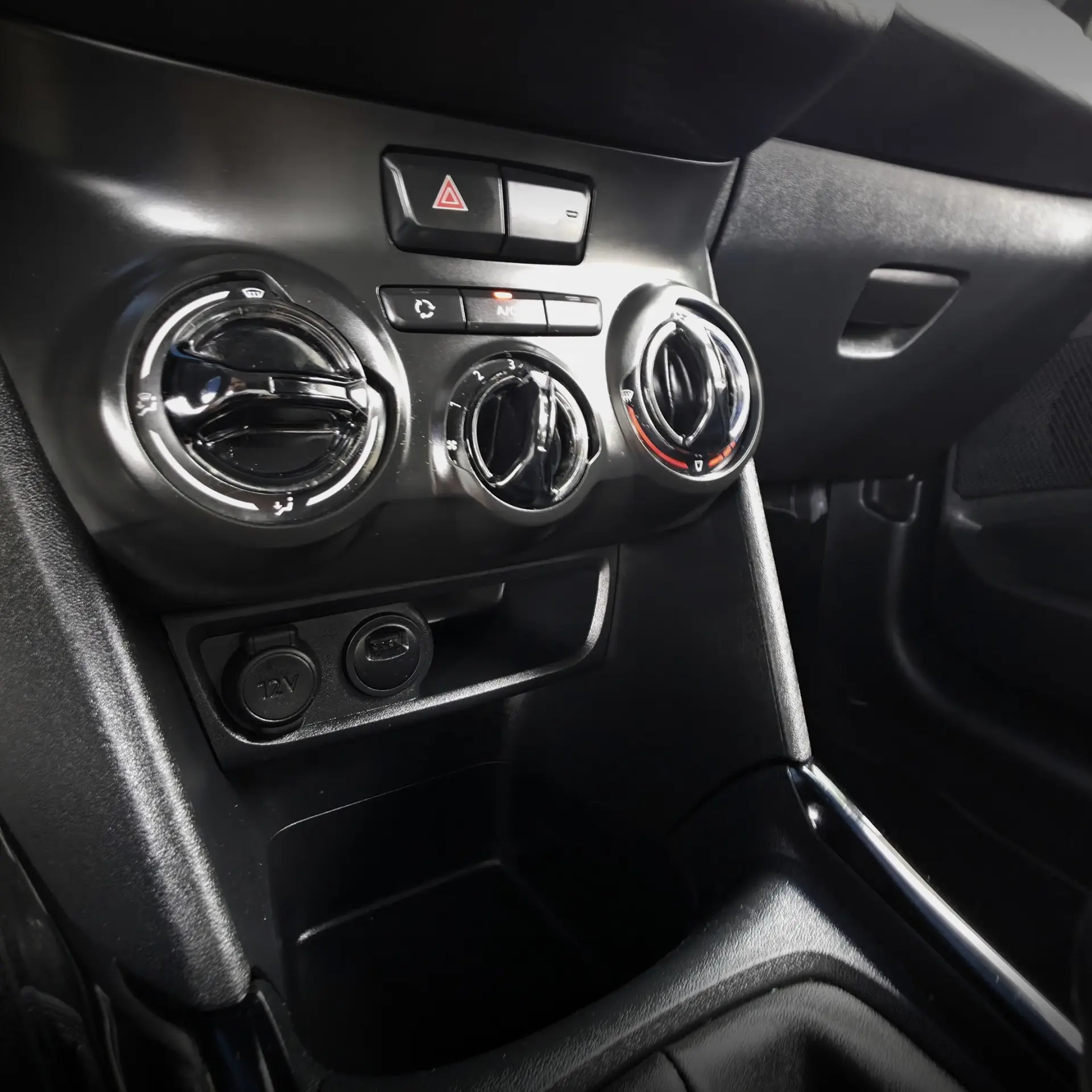 Peugeot 2008 1.2 PureTech Signature 21