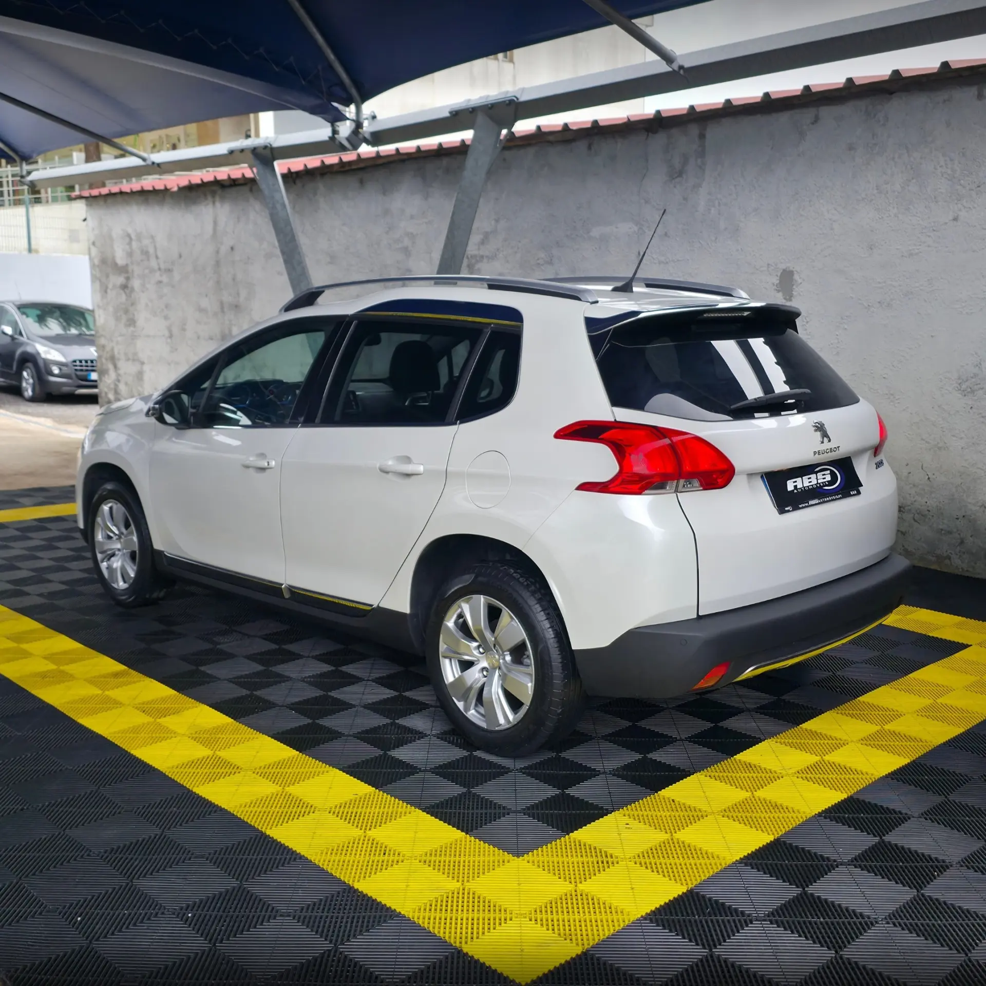 Peugeot 2008 1.2 PureTech Allure 4