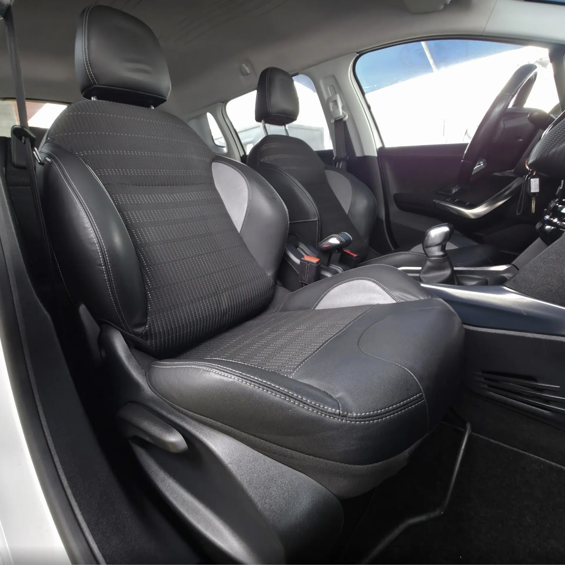 Peugeot 2008 1.2 PureTech Allure 16