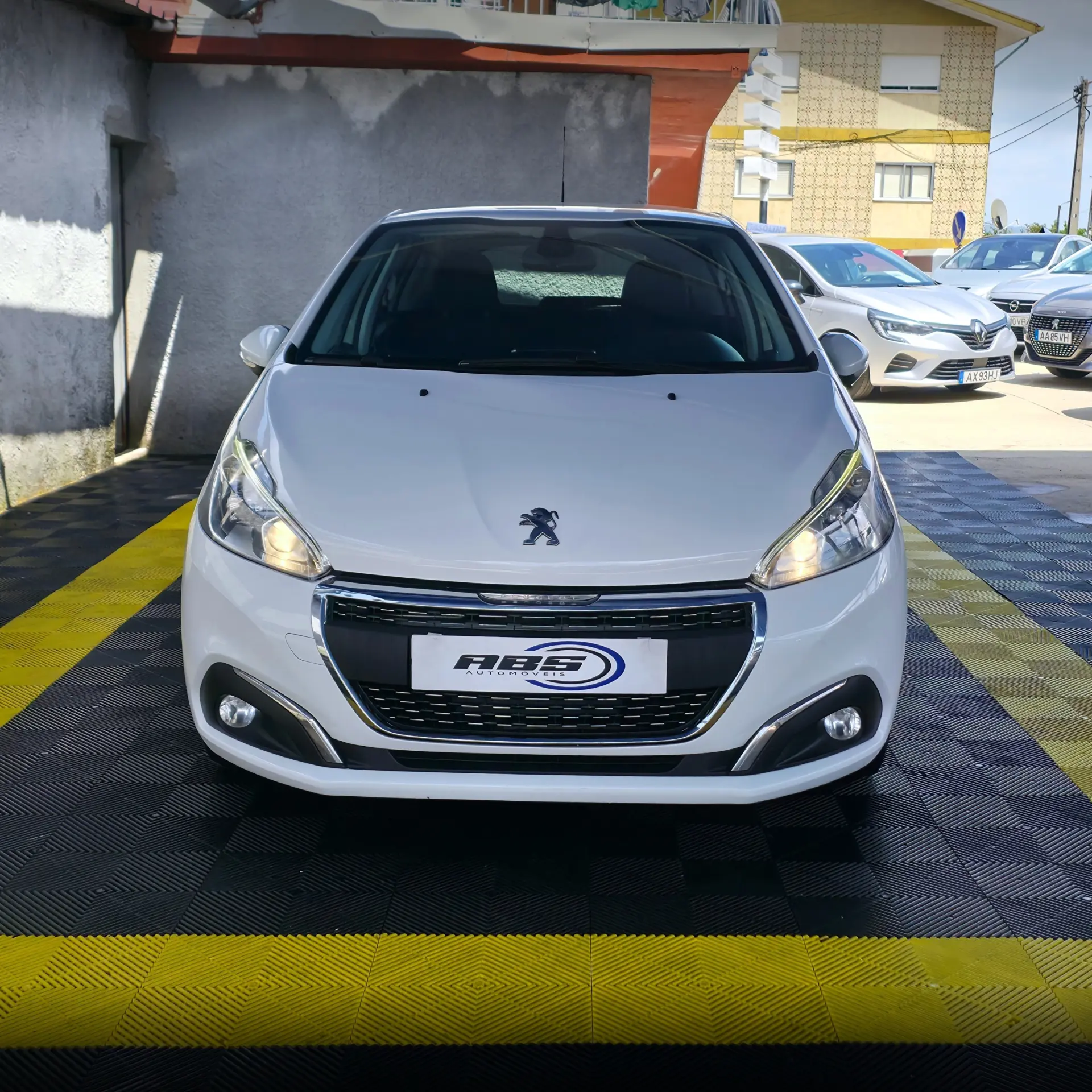 Peugeot 208 1.2 PureTech Signature 5