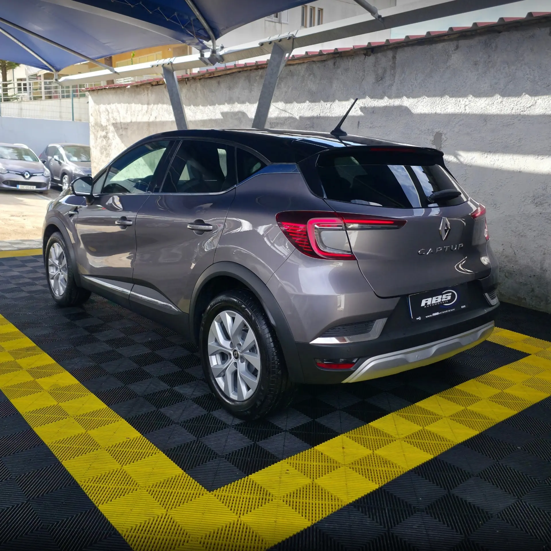 Renault Captur 1.0 TCe Intens 4