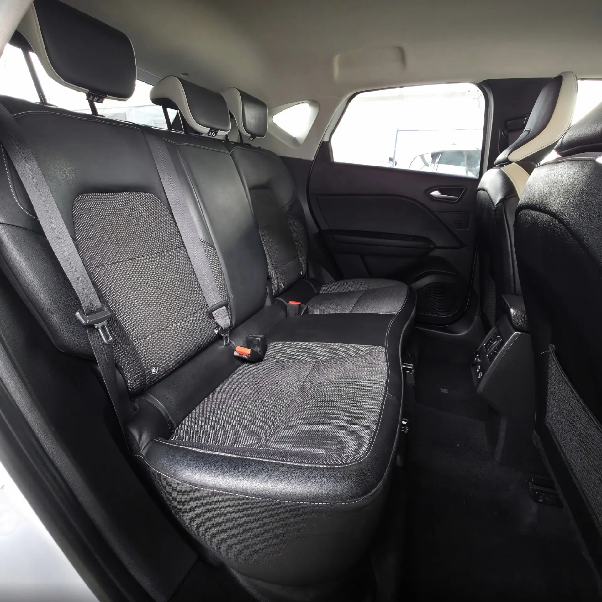 Renault Captur 1.0 TCe Intens 32
