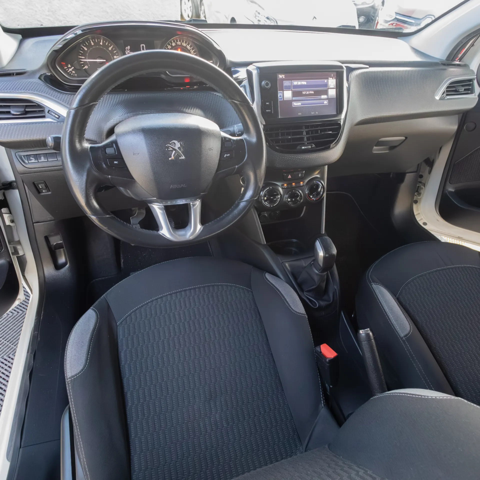 Peugeot 208 1.2i Style 15