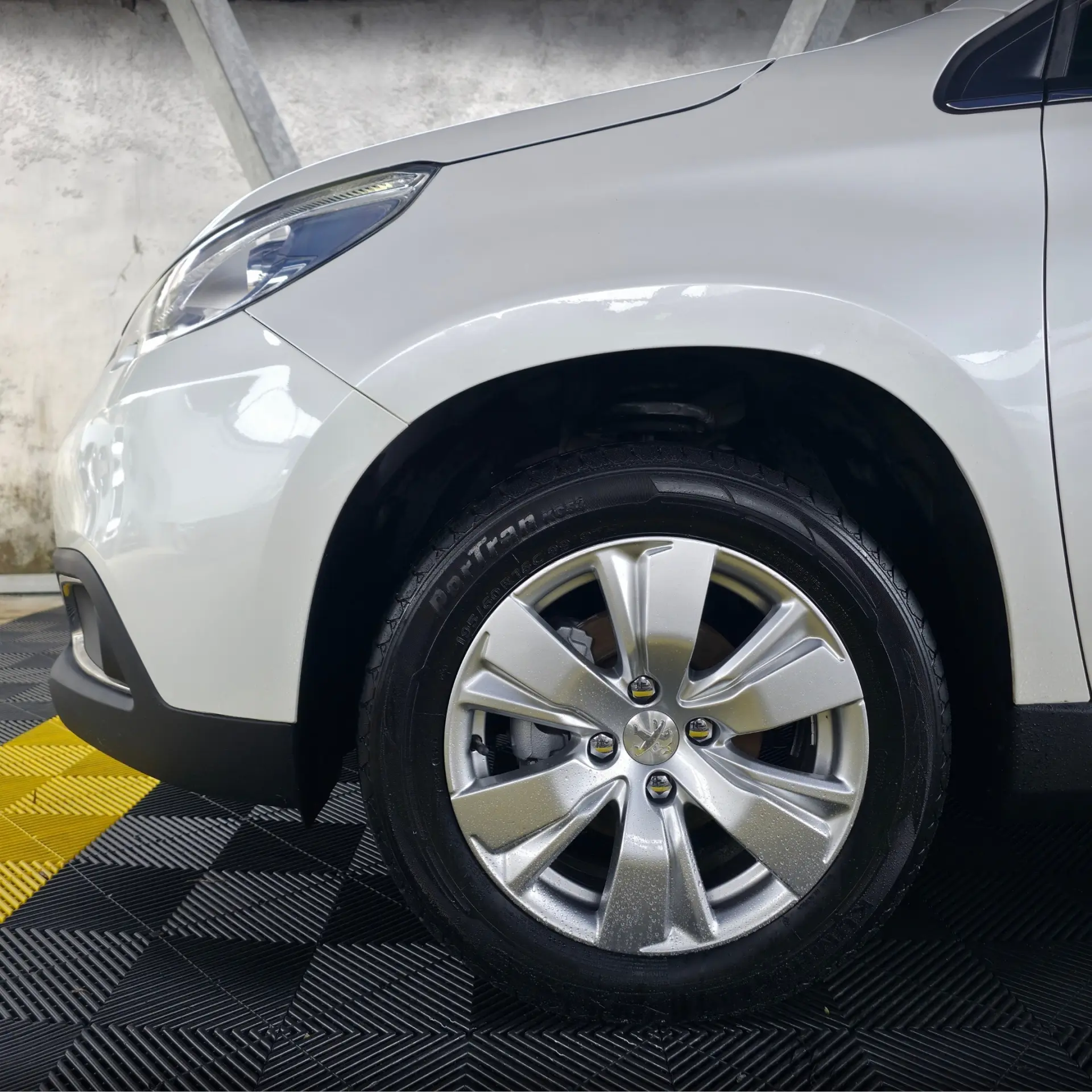 Peugeot 2008 1.2 PureTech Allure 13