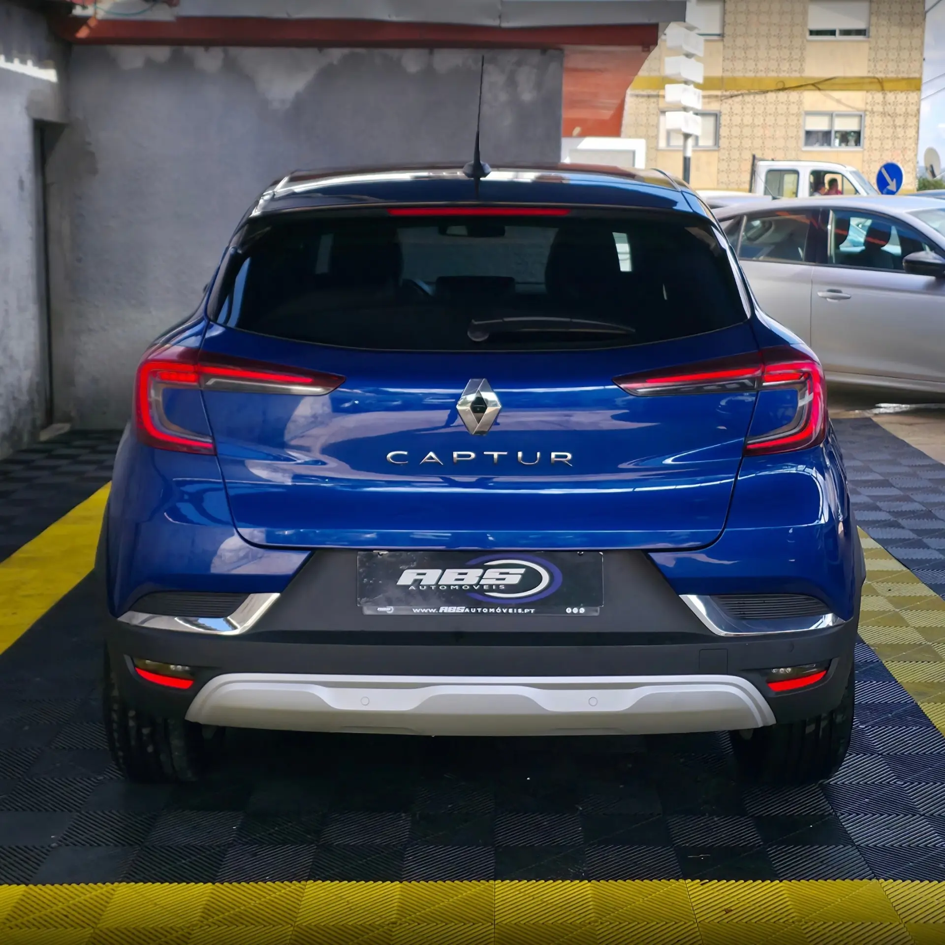 Renault Captur 1.0 TCe Intens 6