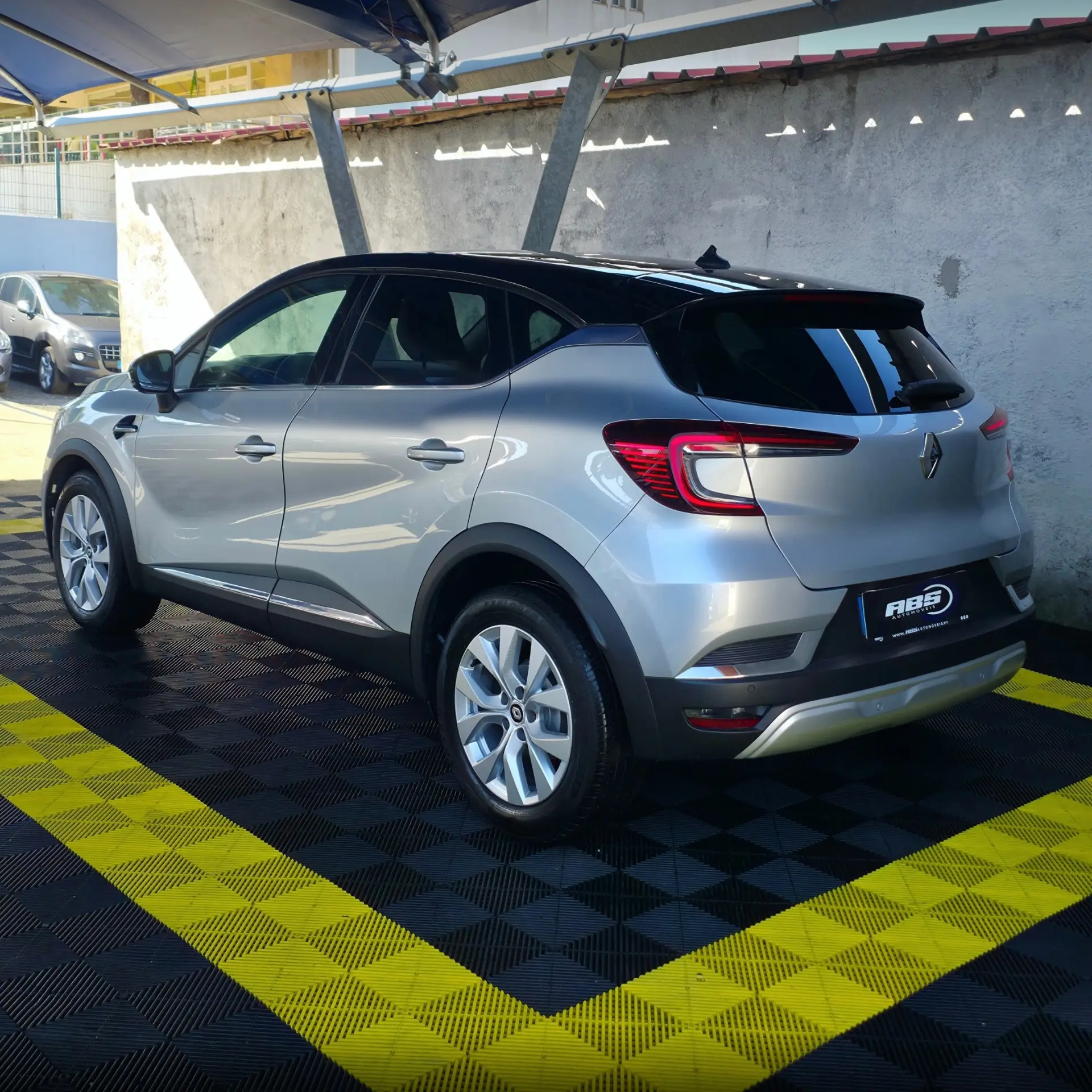 Renault Captur 1.0 TCe Intens 4