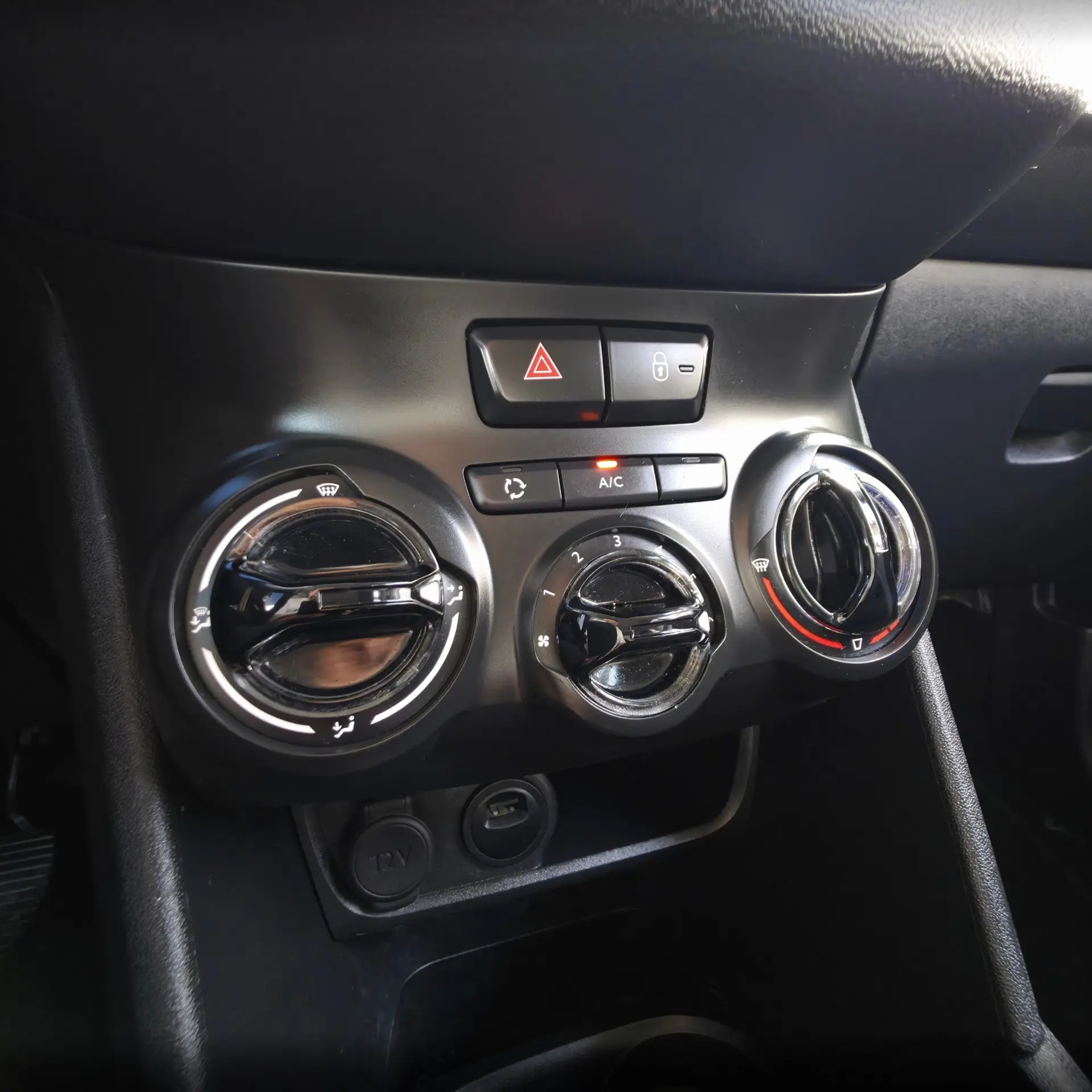 Peugeot 208 1.2 PureTech Signature 25