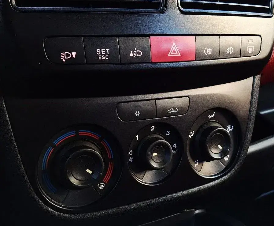 Fiat Doblo 1.3 M-Jet 7L Start&Stop 14