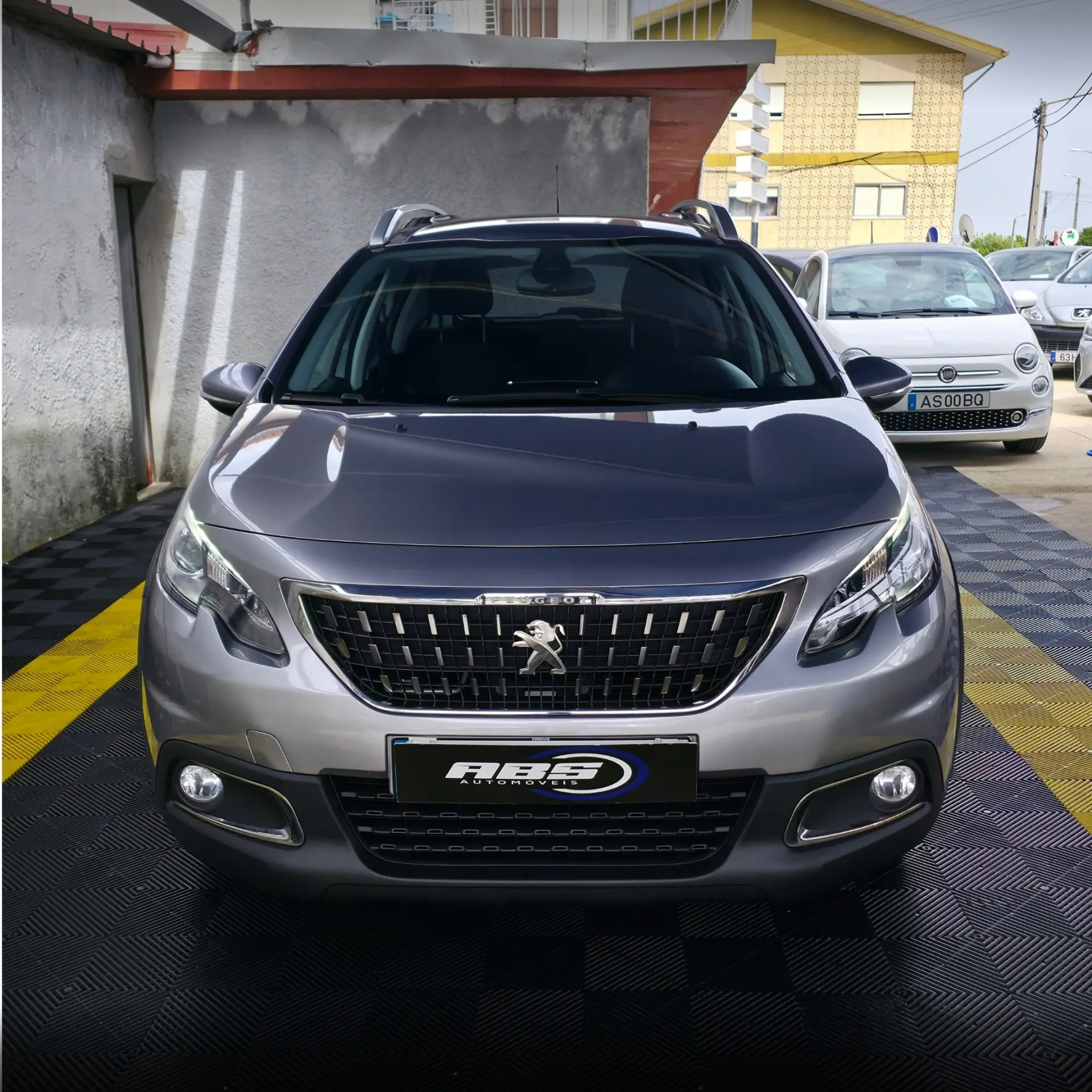Peugeot 2008 1.2 PureTech Signature 7