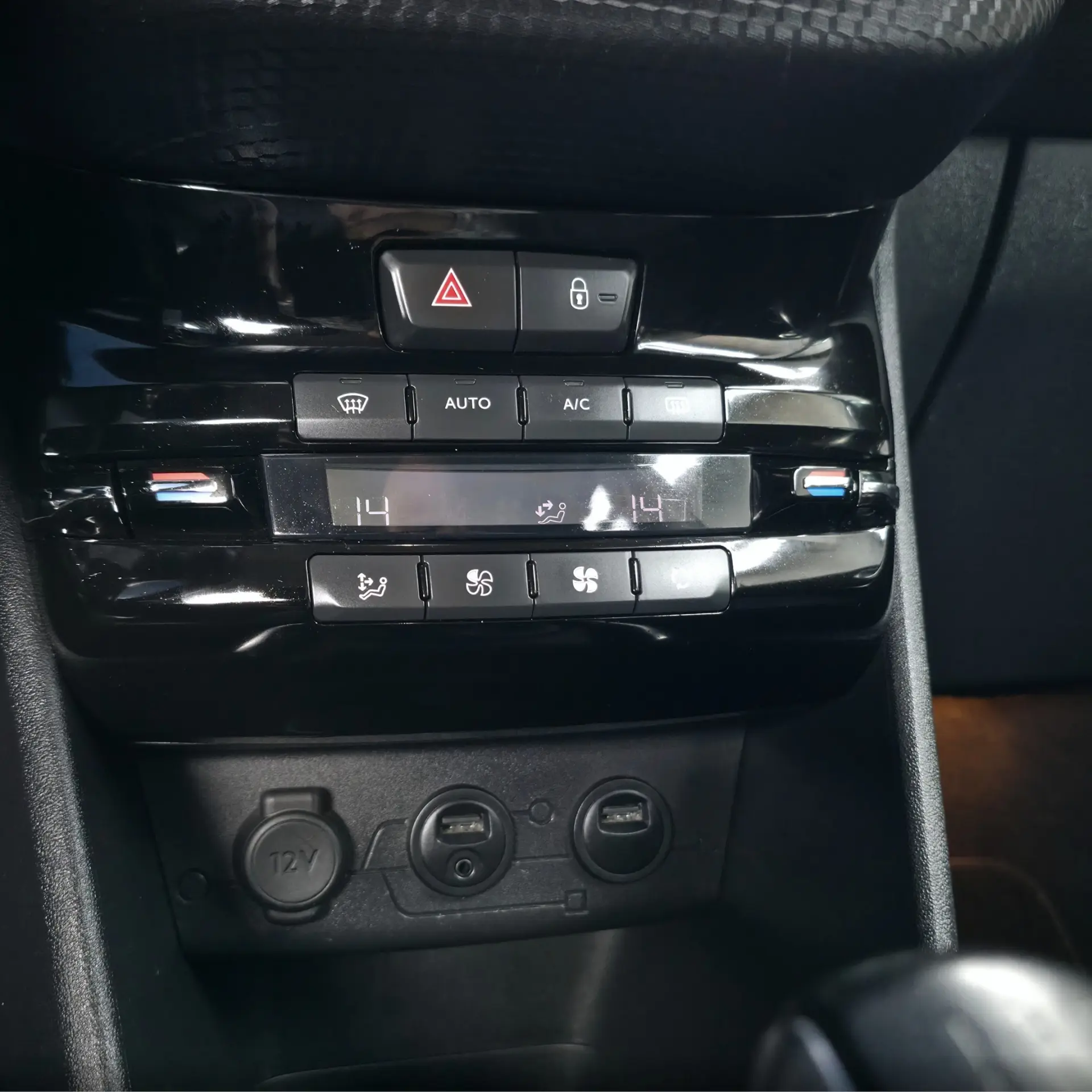 Peugeot 2008 1.2 PureTech Allure 23