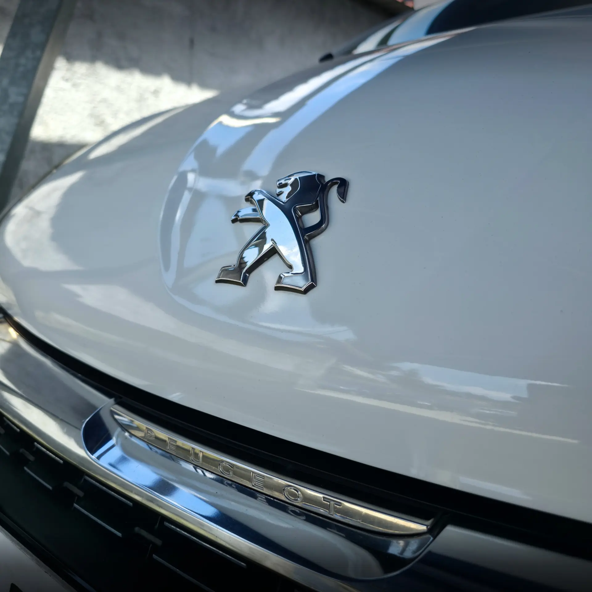 Peugeot 208 1.2 PureTech Signature 8