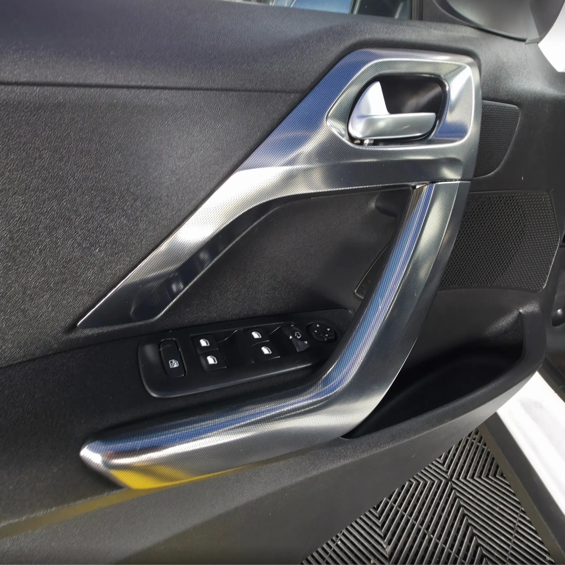 Peugeot 2008 1.2 PureTech Allure 24