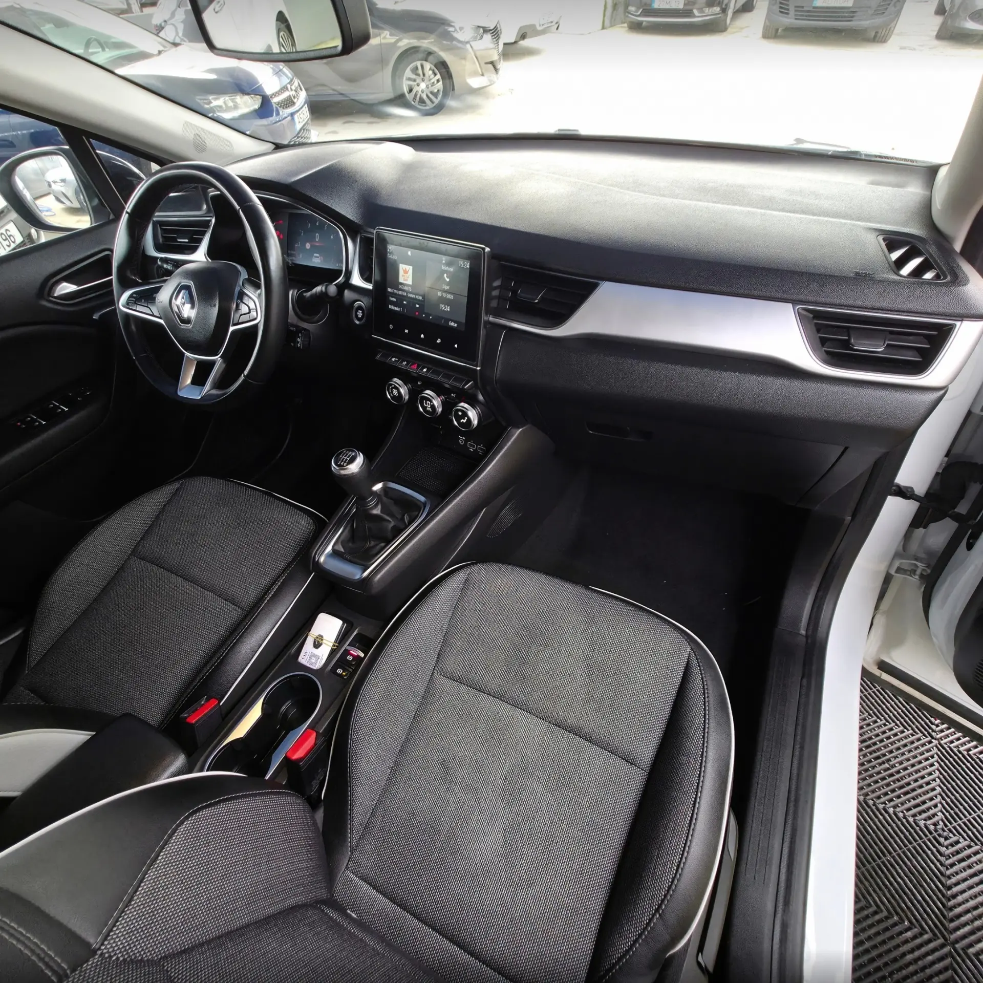 Renault Captur 1.0 TCe Intens 33