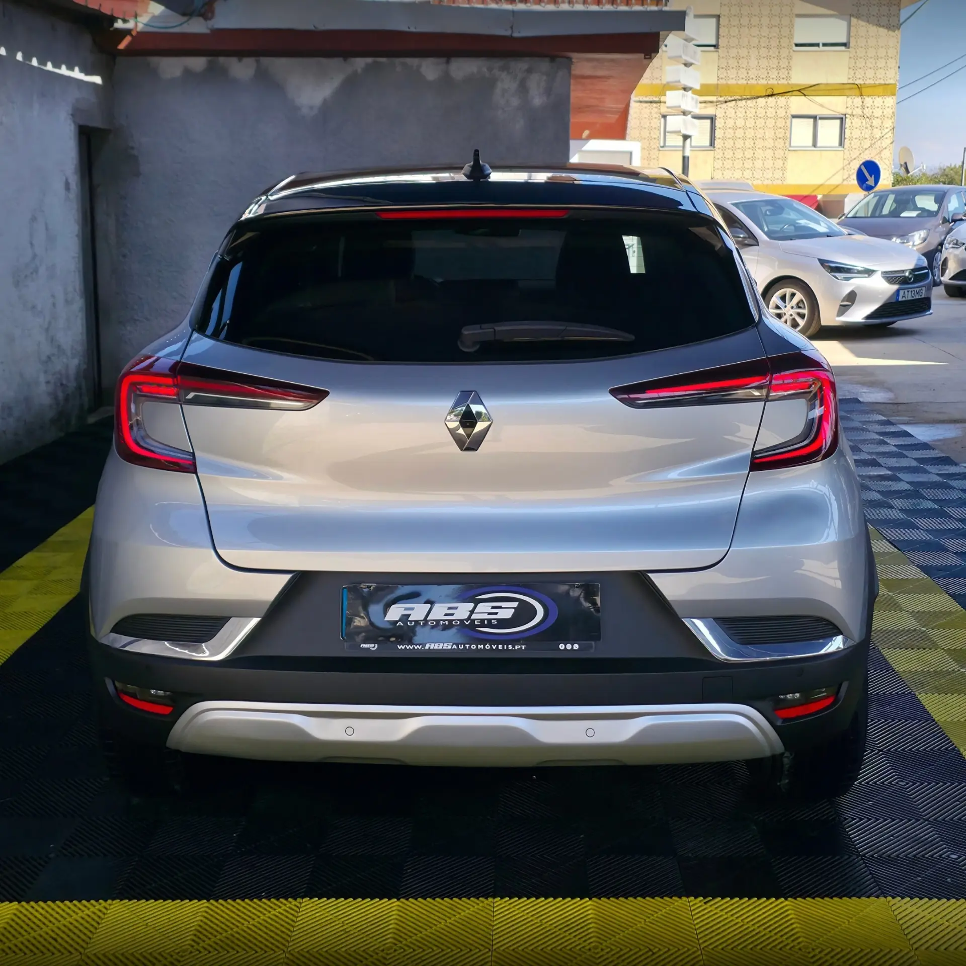 Renault Captur 1.0 TCe Intens 6