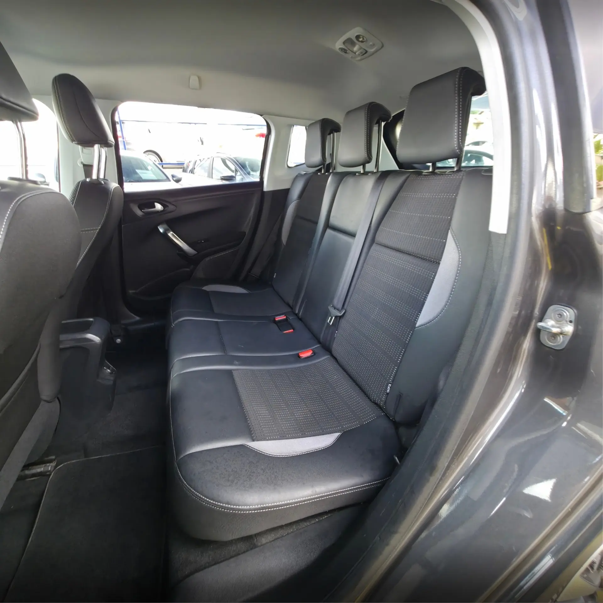 Peugeot 2008 1.2 PureTech Style 23