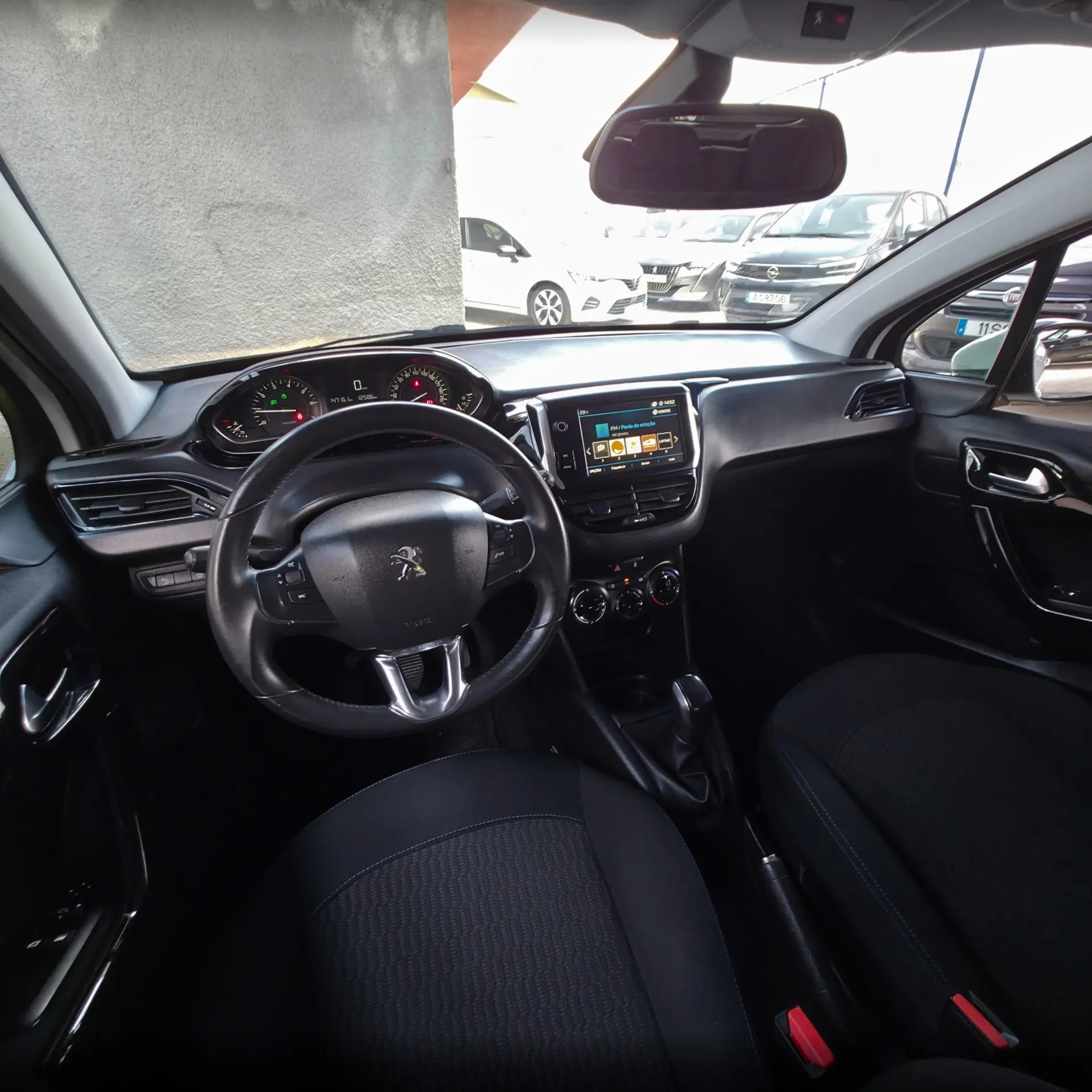 Peugeot 208 1.2 PureTech Signature 19