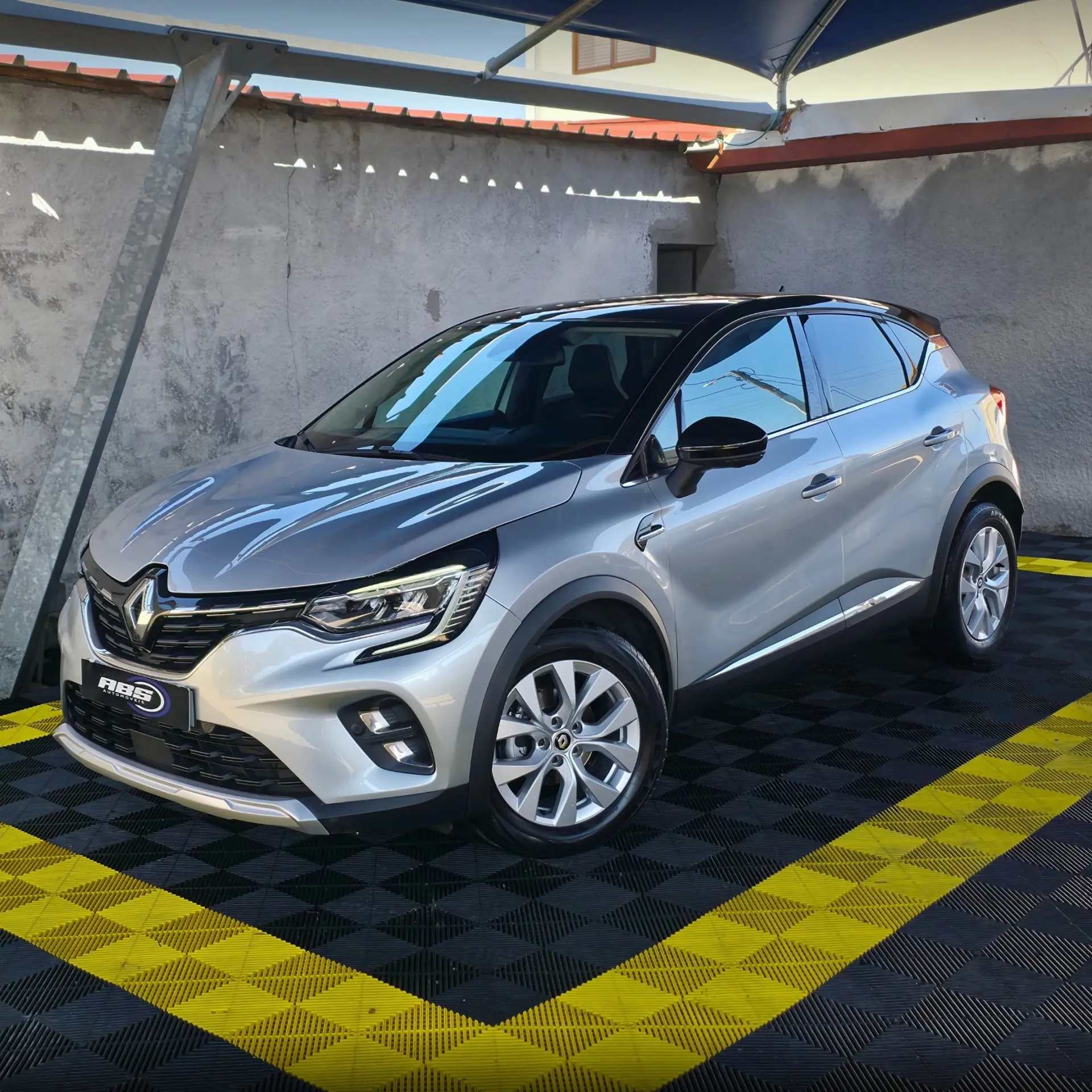 Renault Captur 1.0 TCe Intens 1