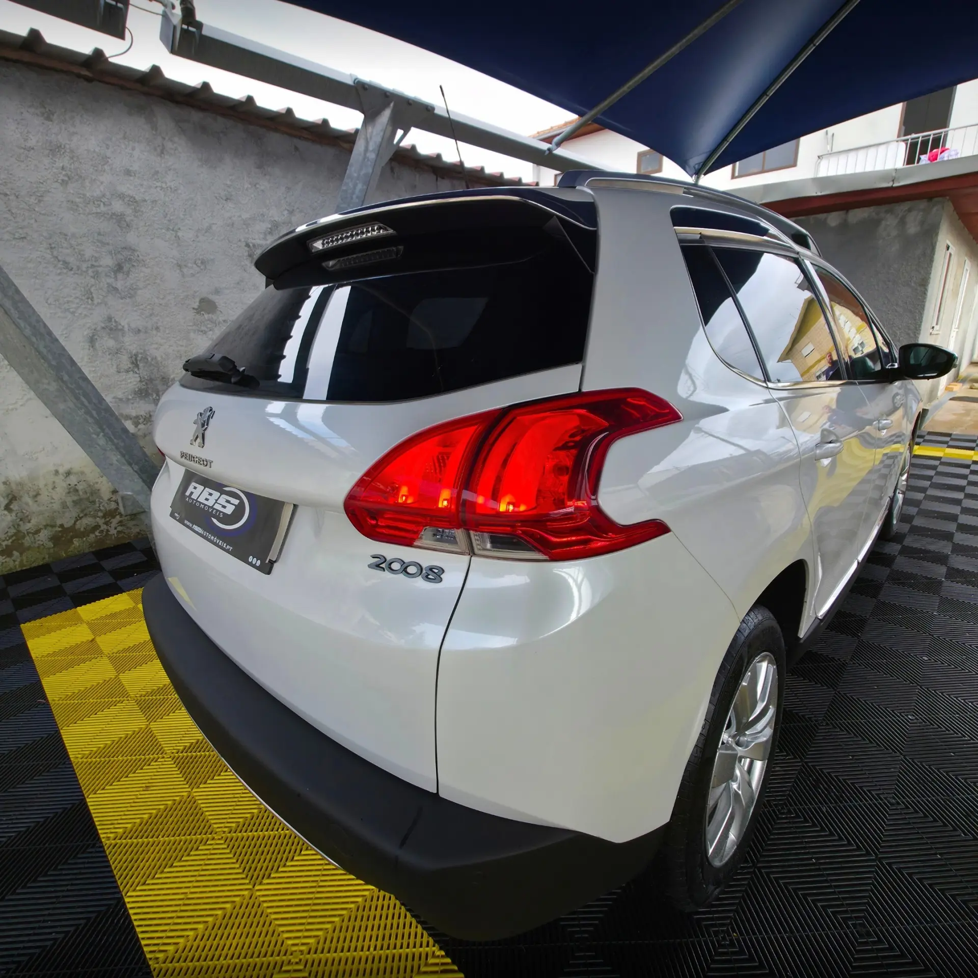 Peugeot 2008 1.2 PureTech Allure 9