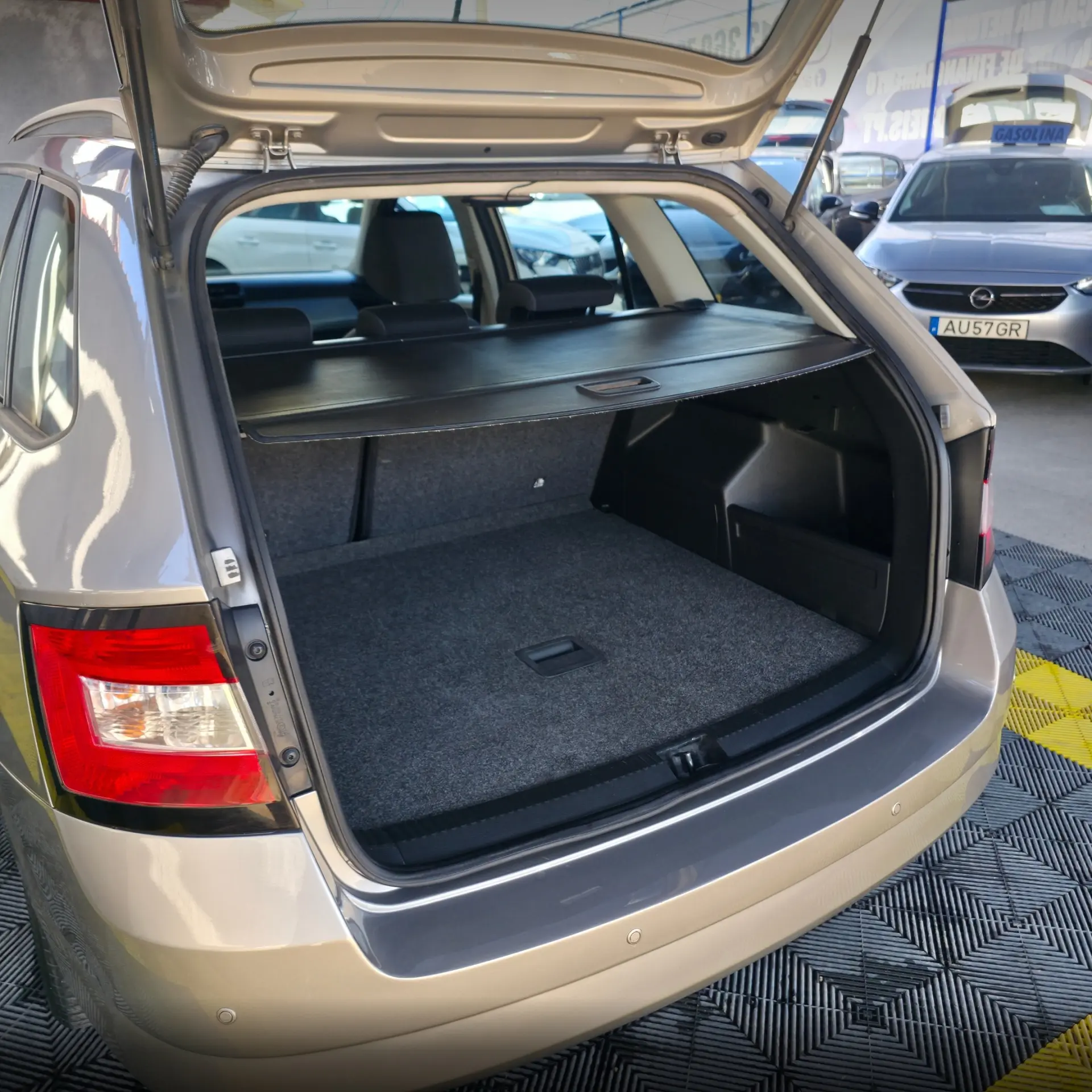 Skoda Fabia 1.0 Active Plus 8