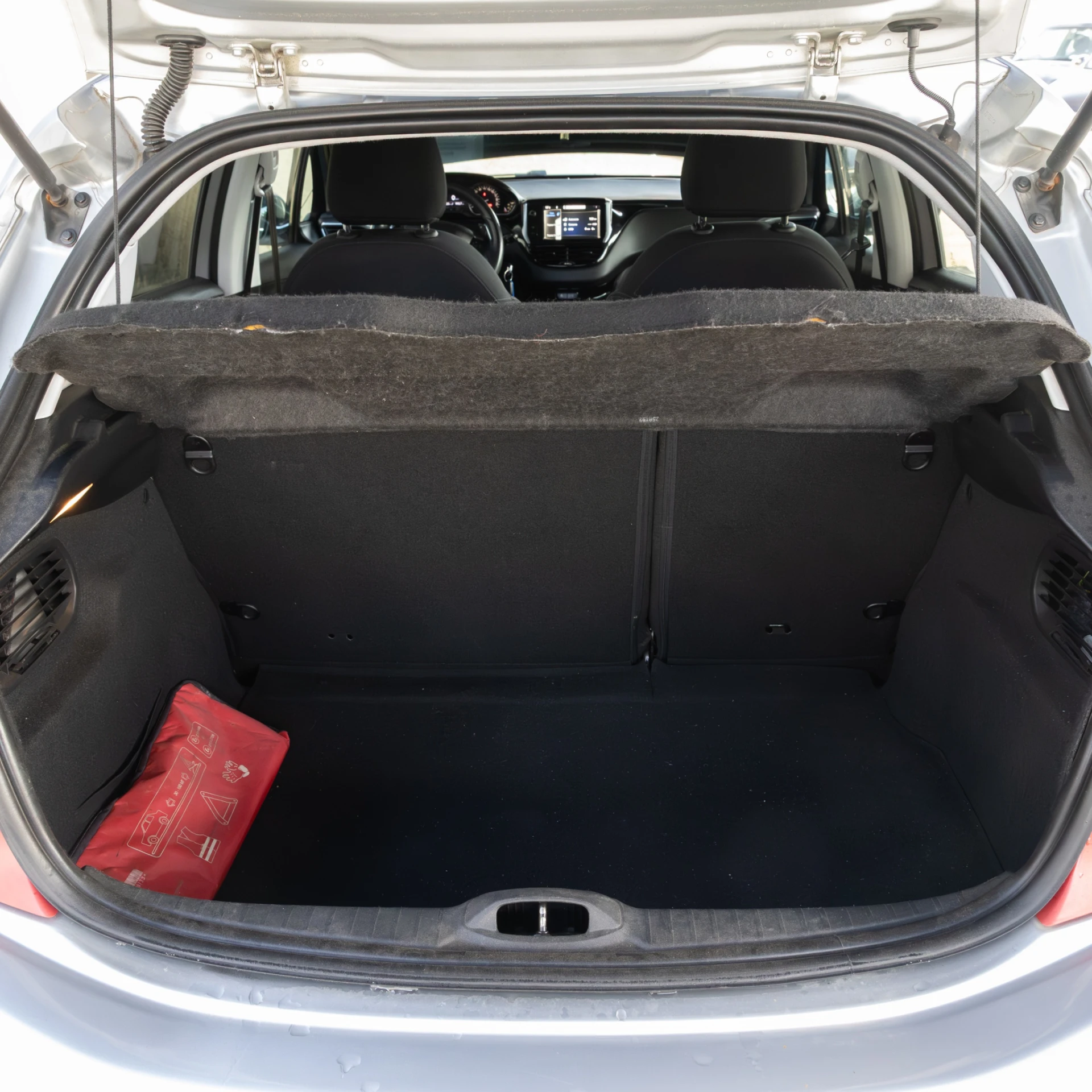 Peugeot 208 Allure 1.6 HDI 8