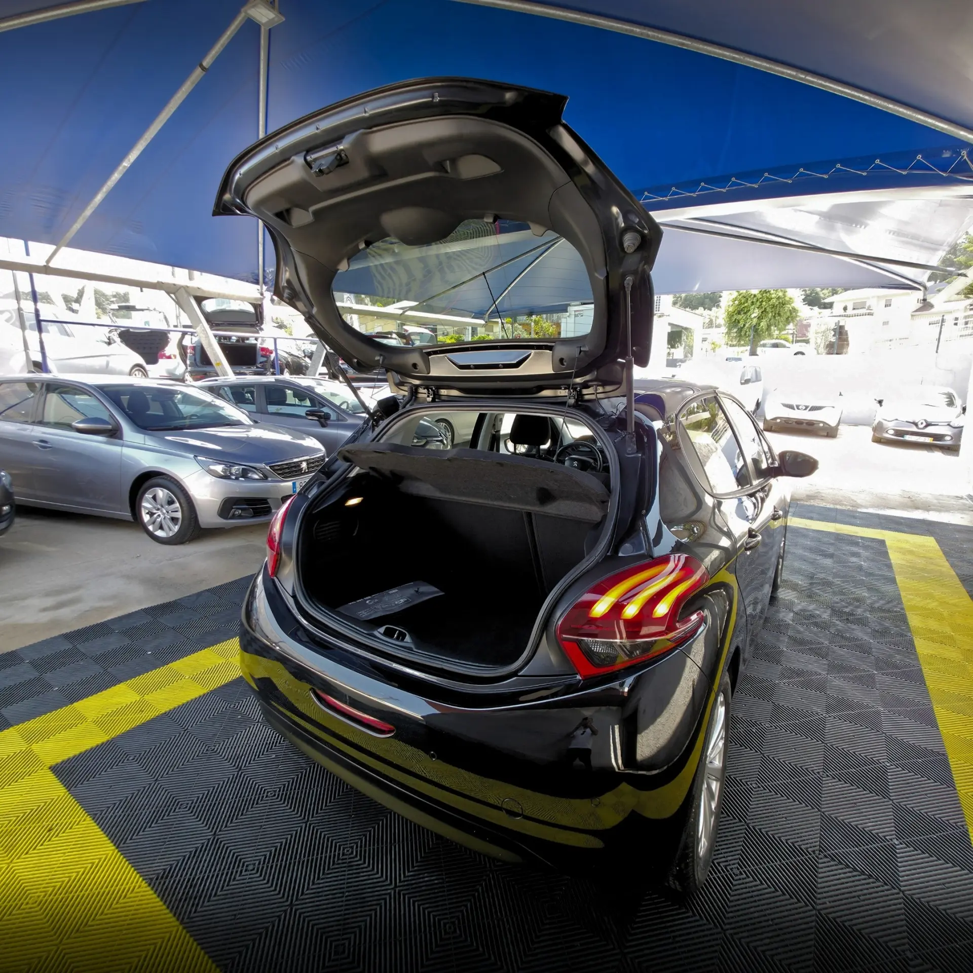 Peugeot 208 1.2 PureTech Style 9
