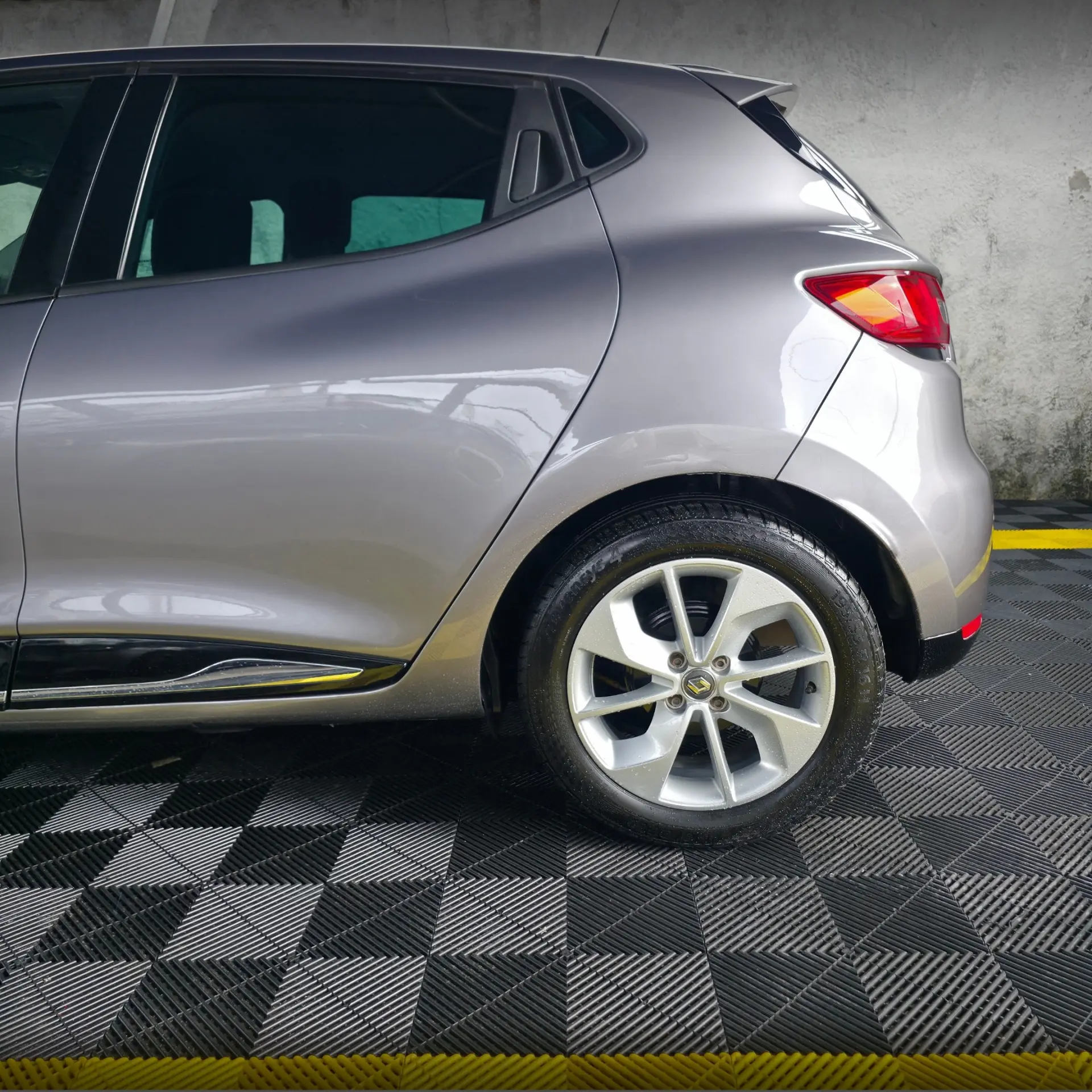 Renault Clio 0.9 TCE Limited 10
