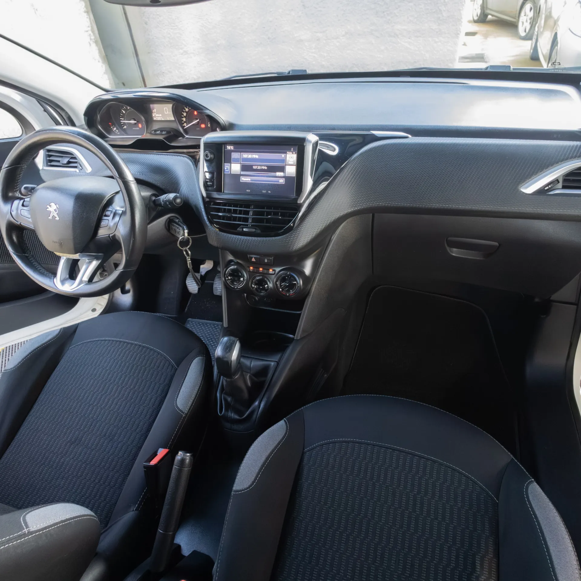 Peugeot 208 1.2i Style 13