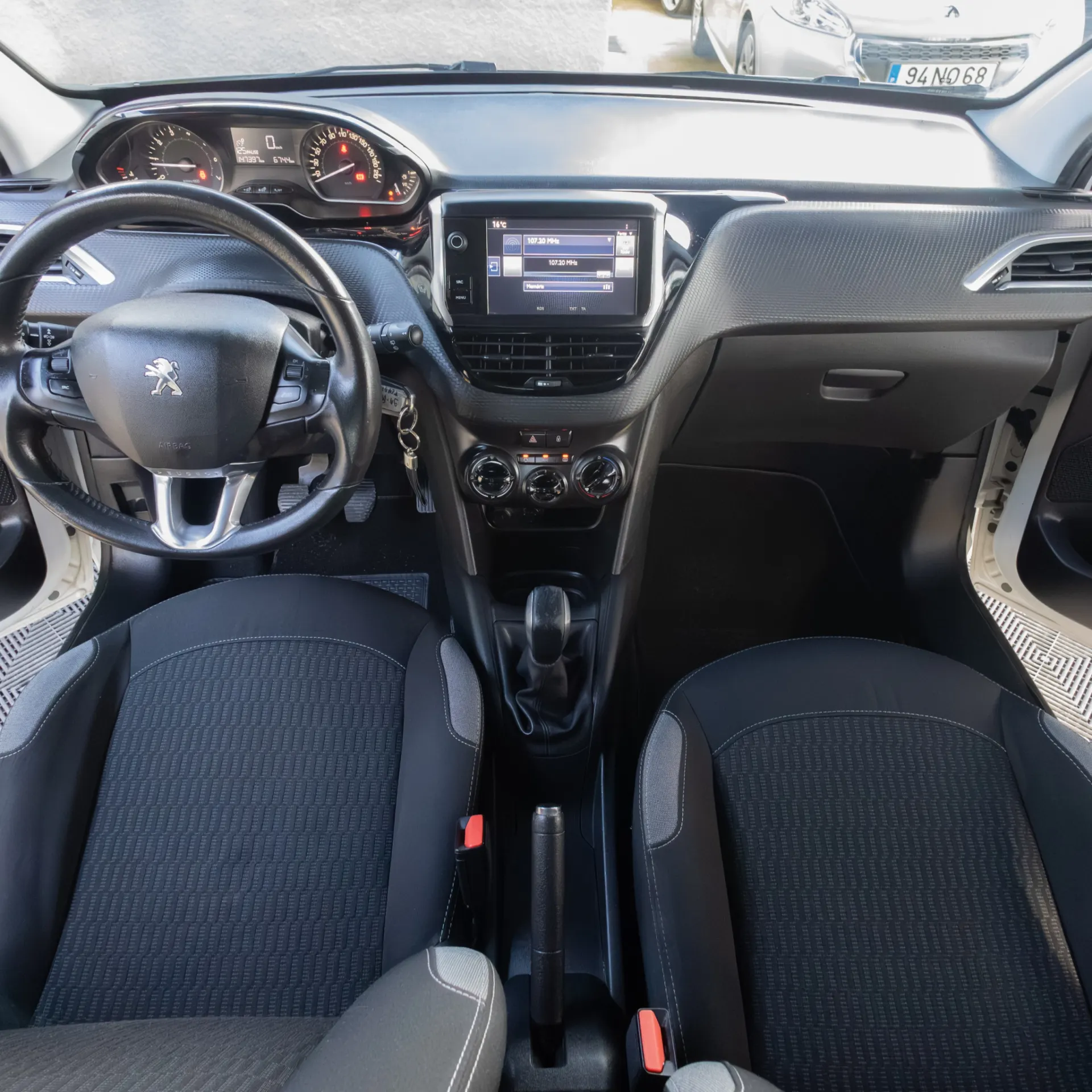 Peugeot 208 1.2i Style 14