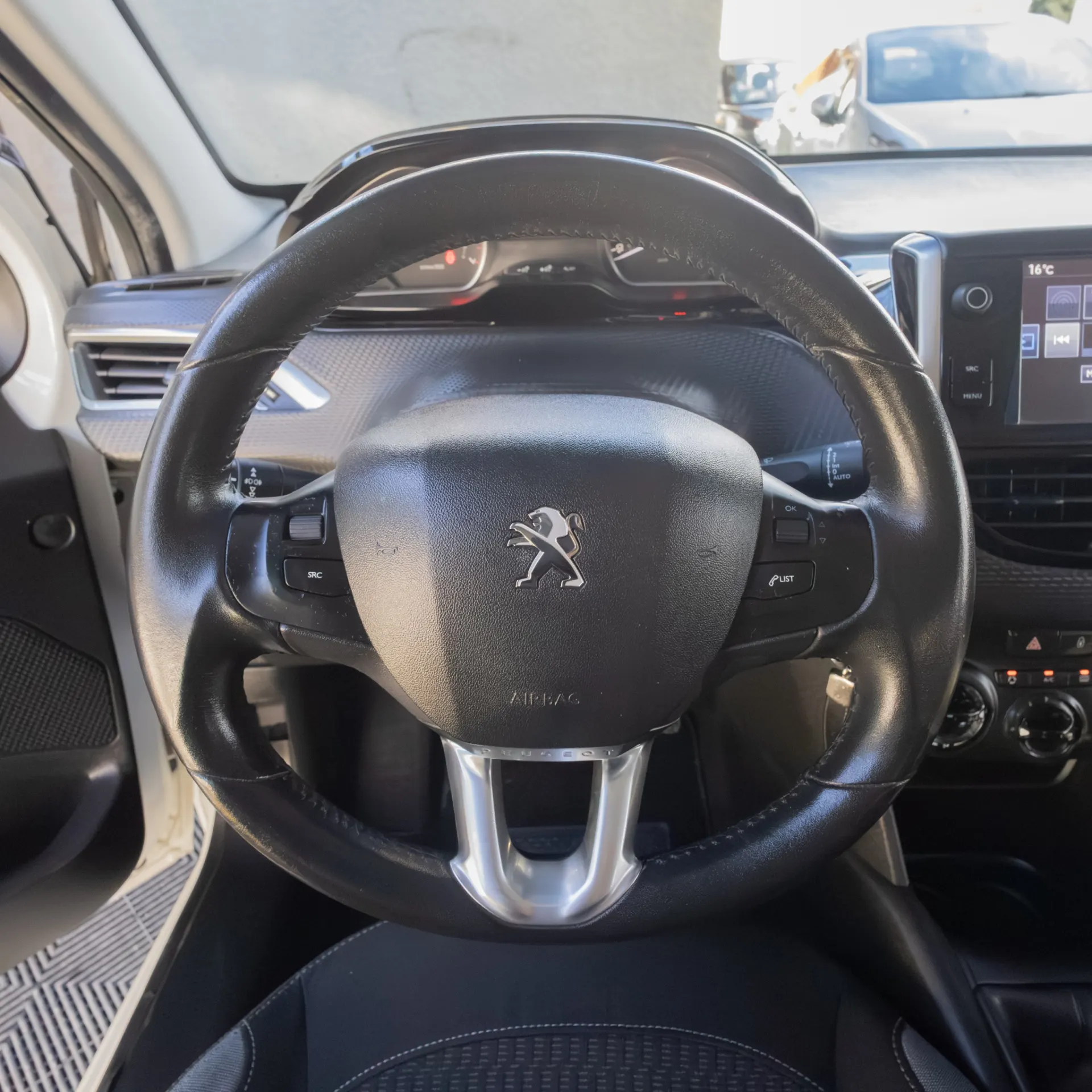 Peugeot 208 1.2i Style 11