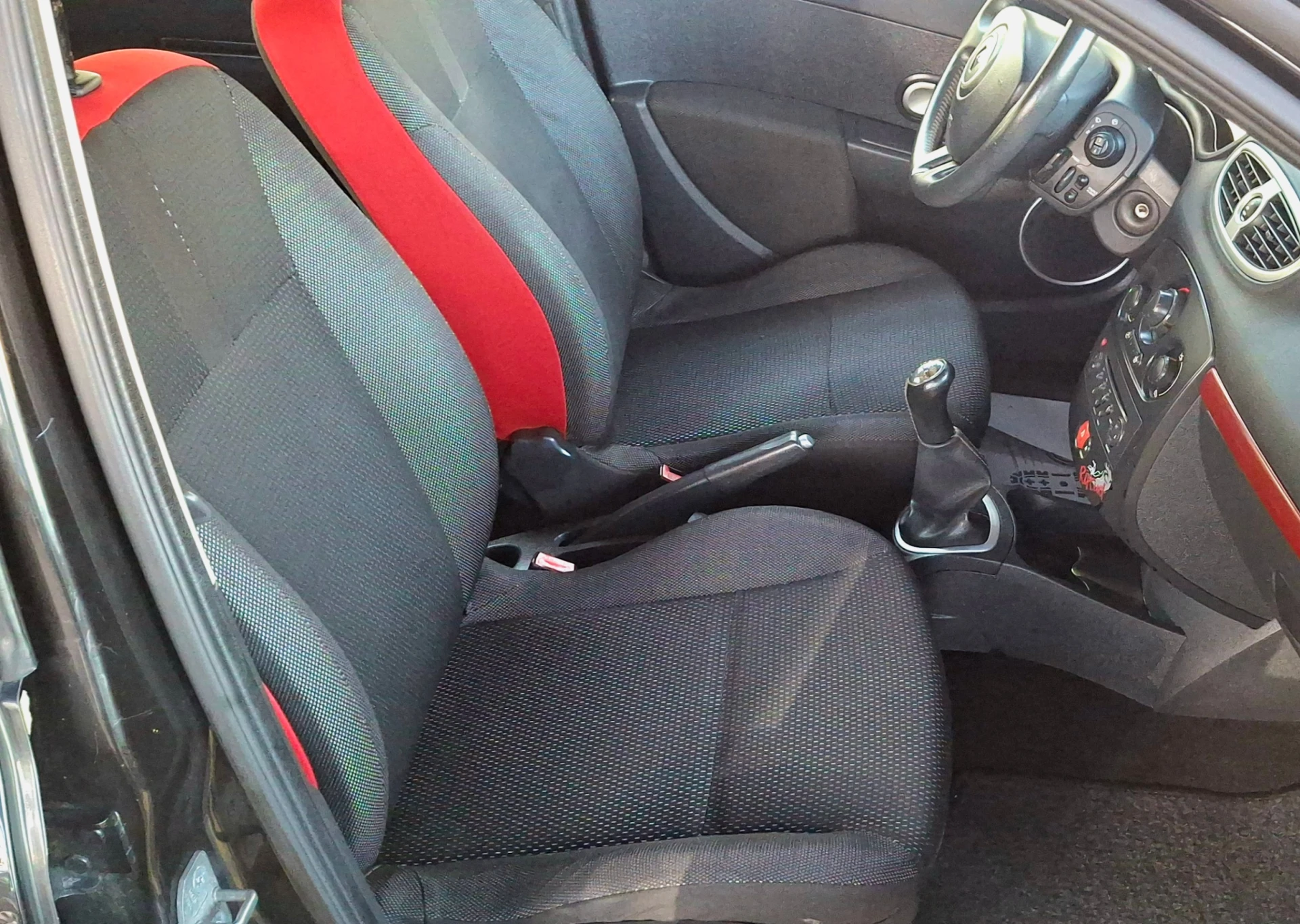 Renault Clio 1.5 dCi Rip Curl II 10