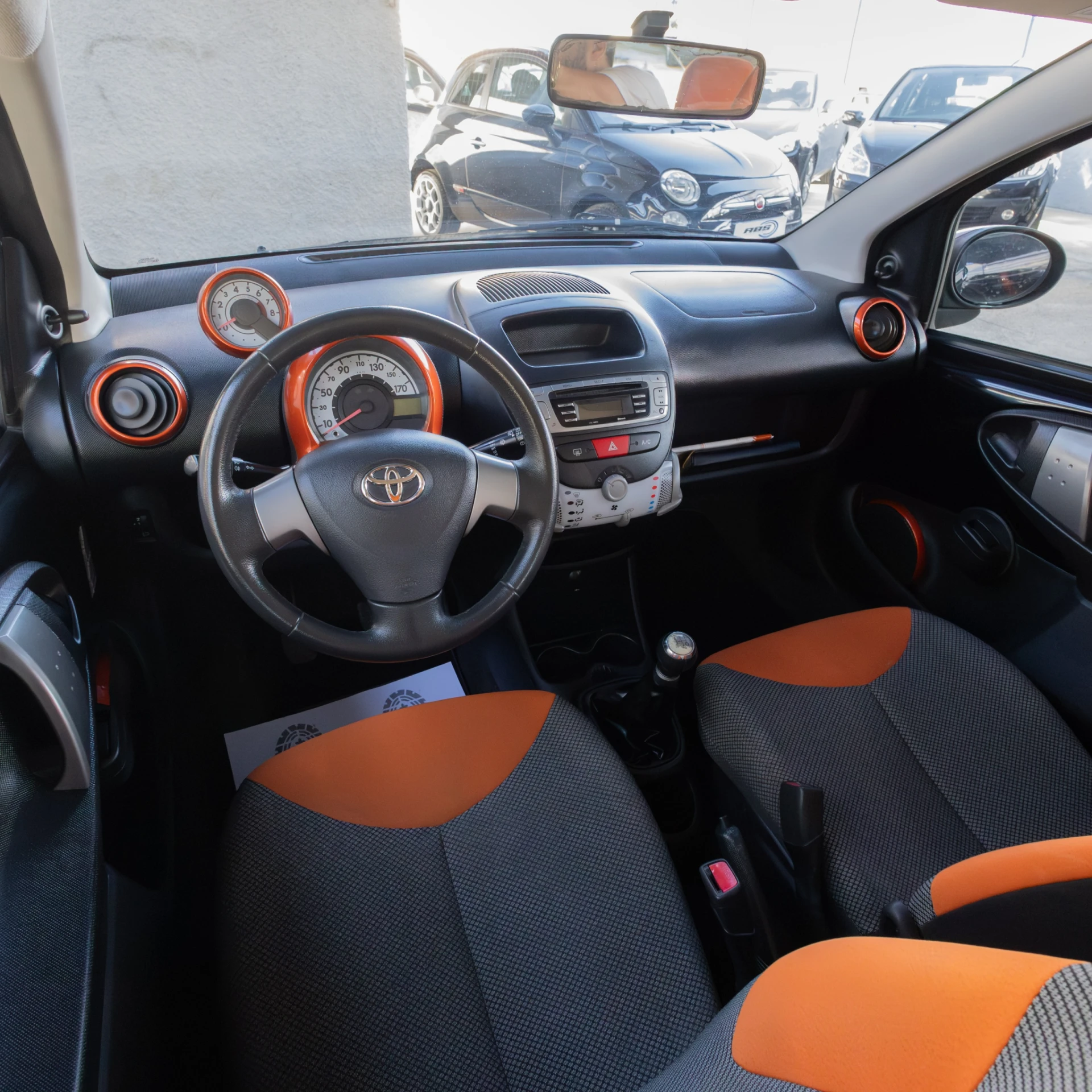 Toyota Aygo 1.0 Orange Edition 12